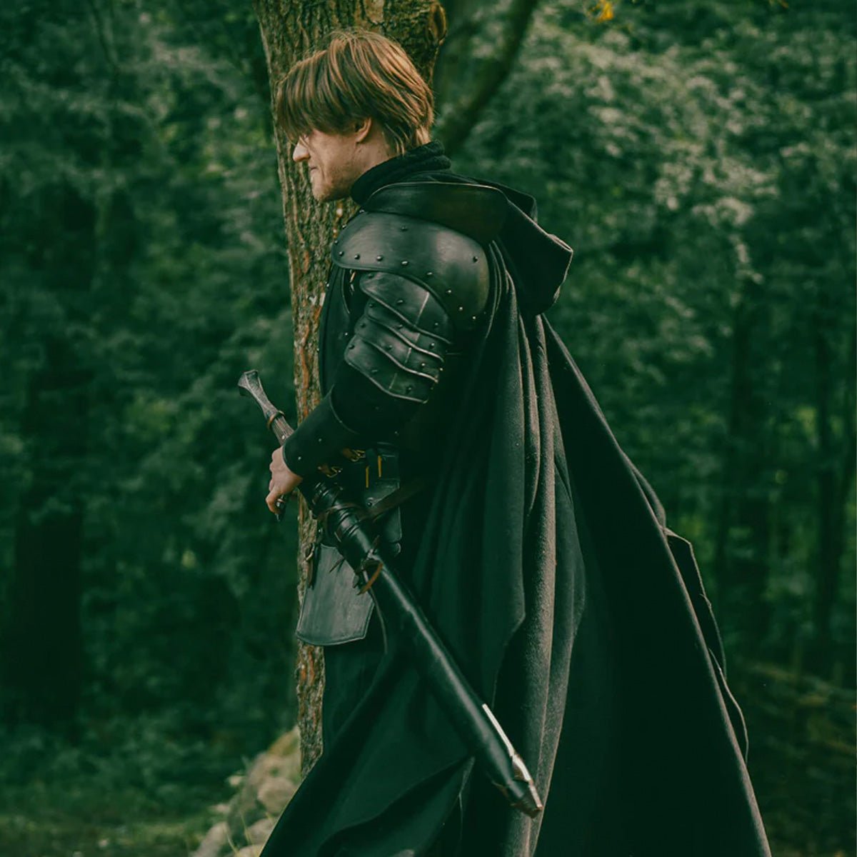 Cloaks, capes & mantles: What’s the difference and how are they used today? - Epic Armoury Denmark
