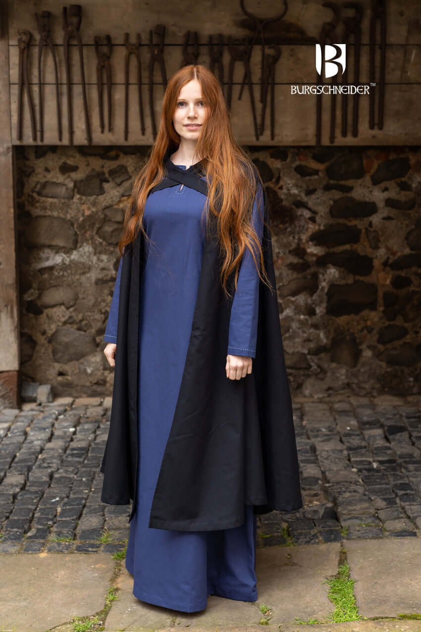 Model wearing the Cape Morpheus by Burgschneider, showcasing its lightweight design for stealthy characters.