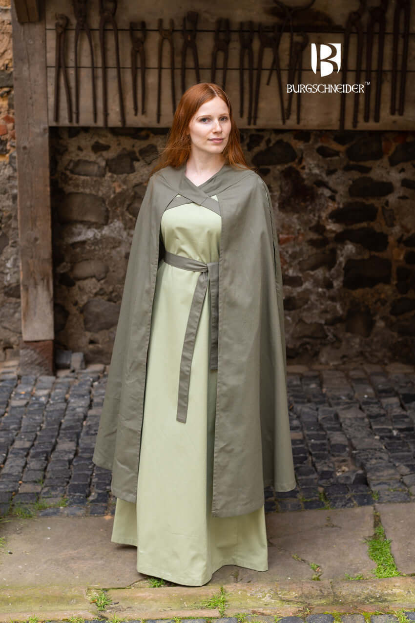Model wearing the Cape Morpheus by Burgschneider, featuring a lightweight design and striking chest bindings.