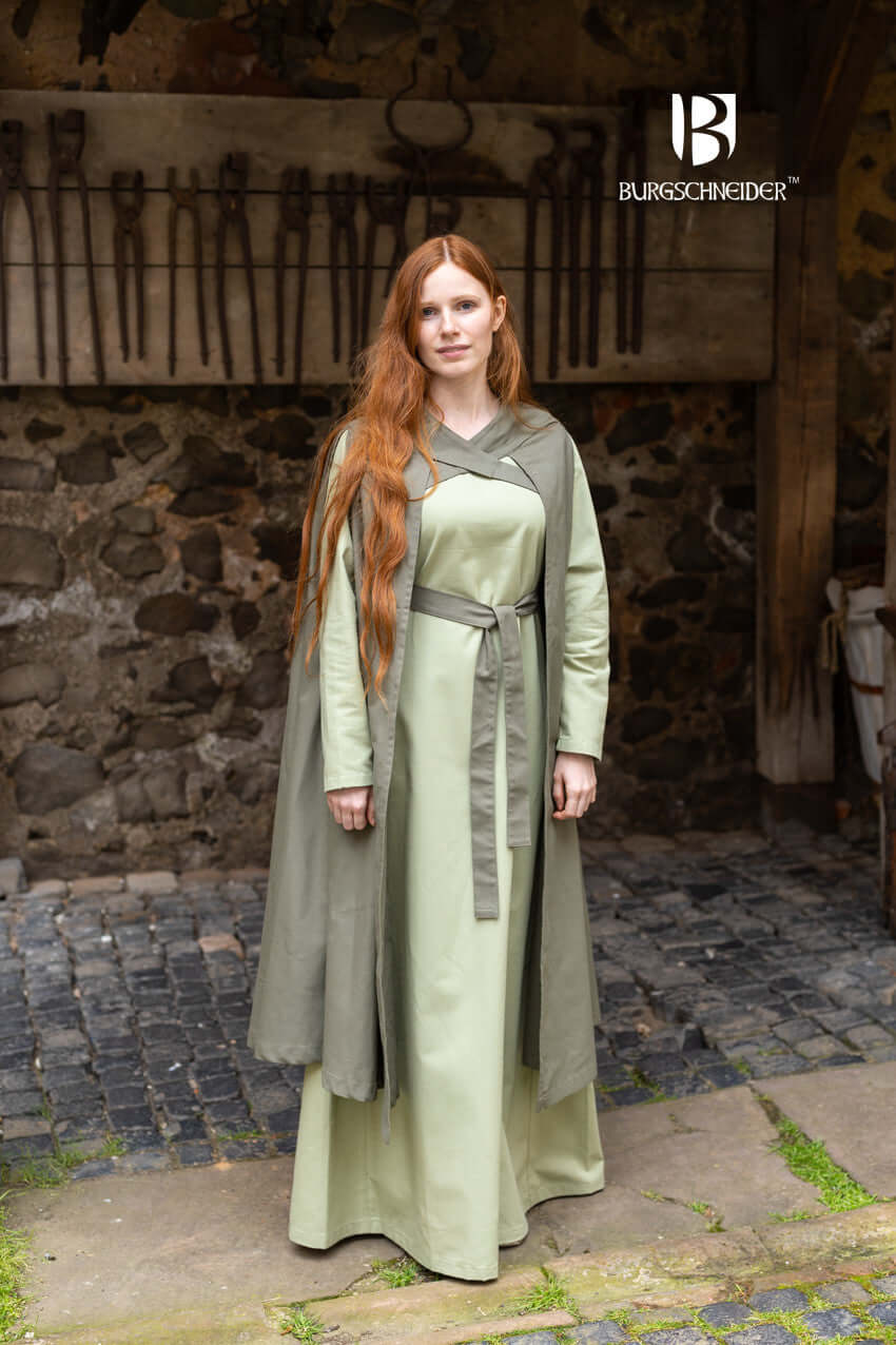 Model wearing the Cape Morpheus by Burgschneider, showcasing its lightweight design and striking chest straps.