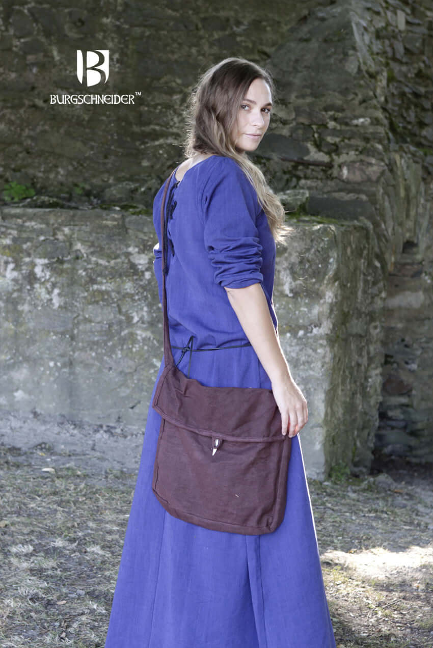 A model wearing the Bag Ehwaz, a medieval-style bag by Burgschneider, showcasing its authentic design.