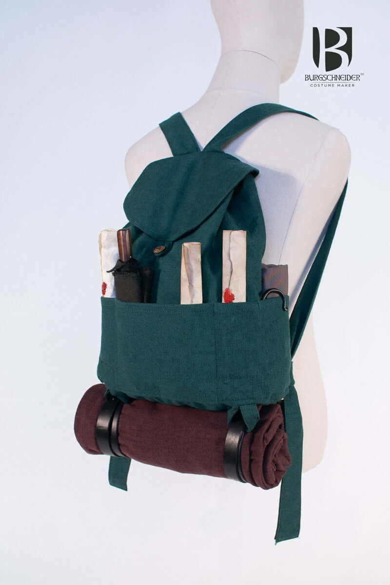 Backpack Capsus featuring adjustable straps and storage for gear, ideal for travel and LARP campaigns.