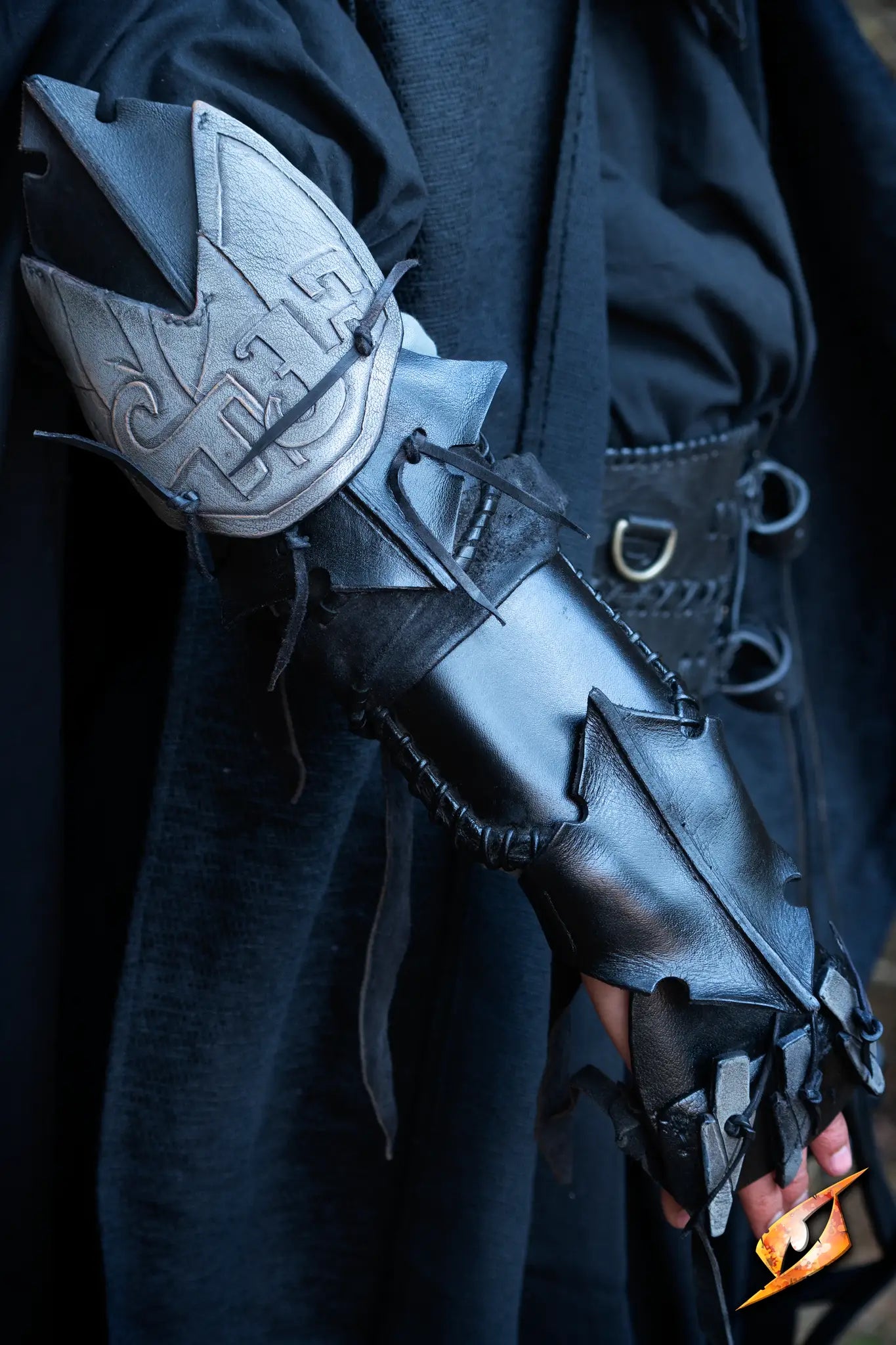 Claw Bracer - Spiked Leather Gauntlet for Larp