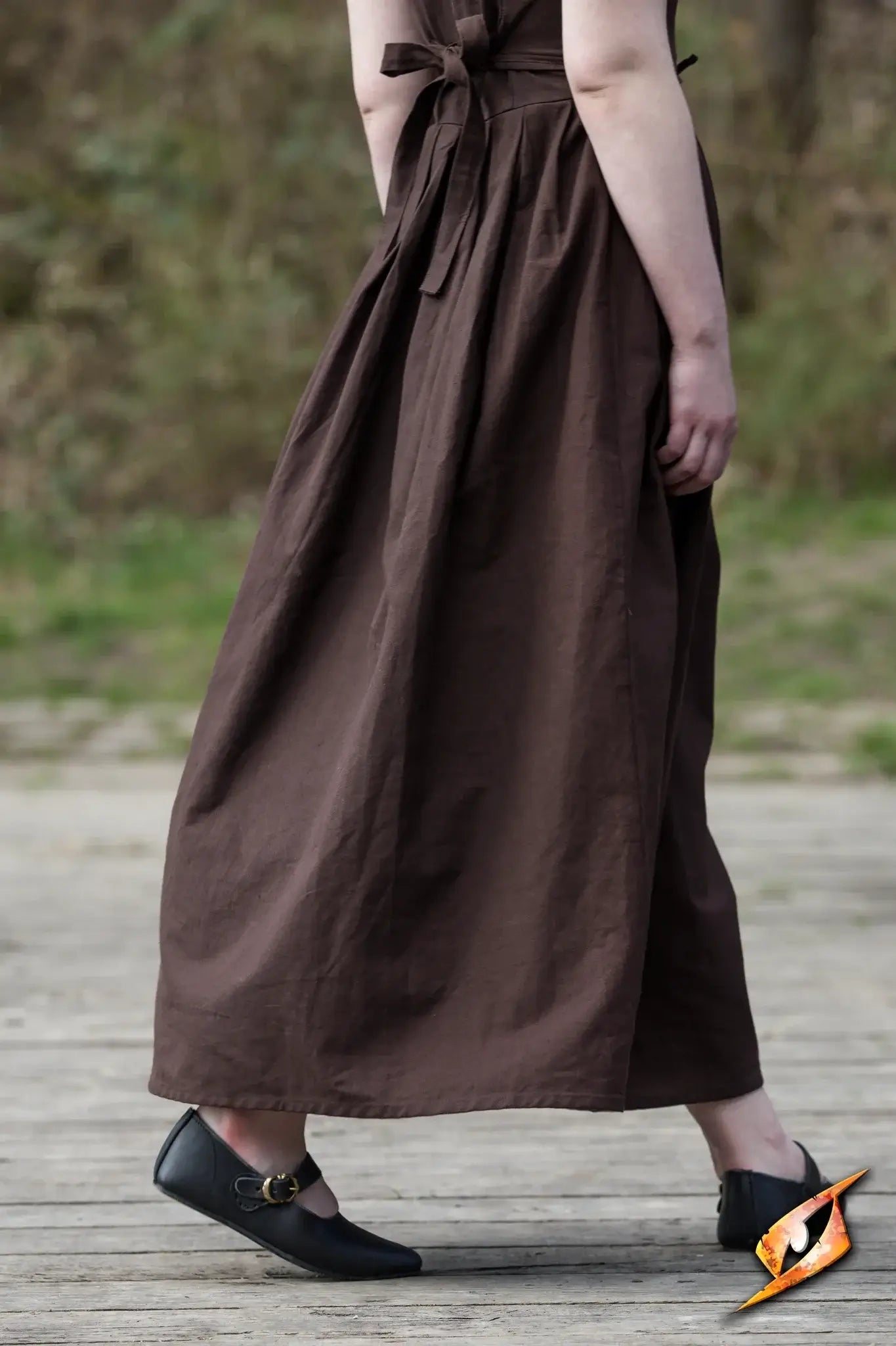 Shoes Astrid paired with a brown dress, showcasing their classic style and practicality for everyday wear.