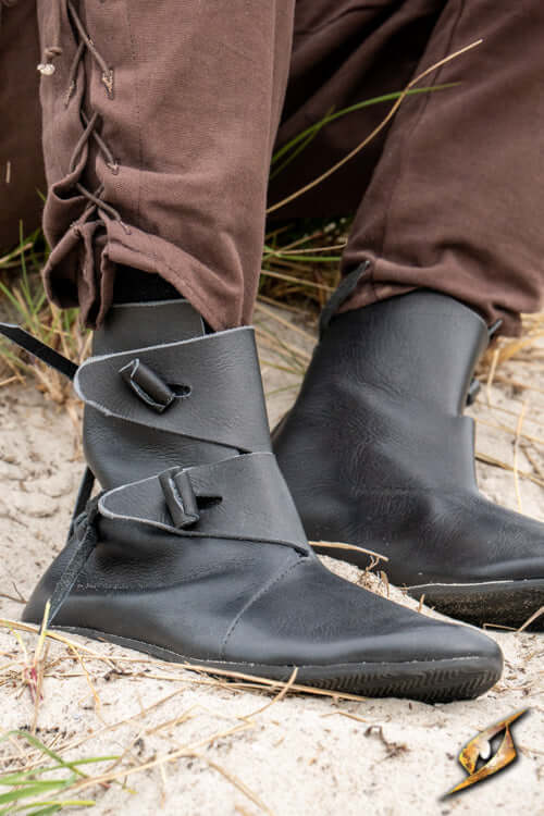 Shoes Jorik - Black leather boots with thick laces, perfect for LARPing and medieval reenactments.