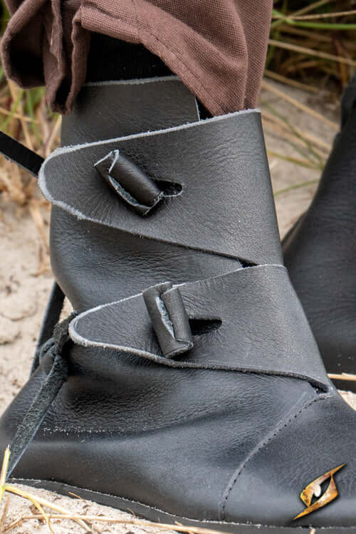 Close-up of Shoes Jorik, black leather footwear featuring thick laces, ideal for LARP and medieval settings.