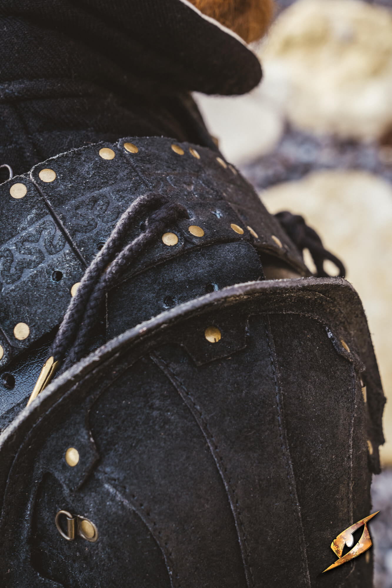 Woodsman Suede Shoulder Armour
