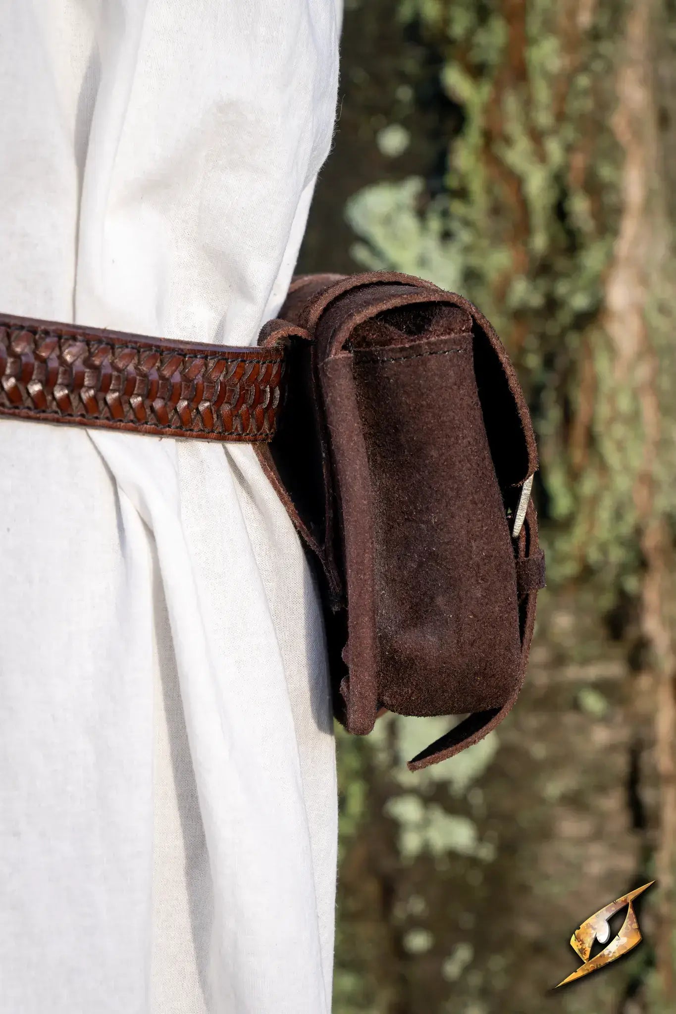 Warrior bag - Suede - Large attached to a leather belt, perfect for storing small items during adventures.