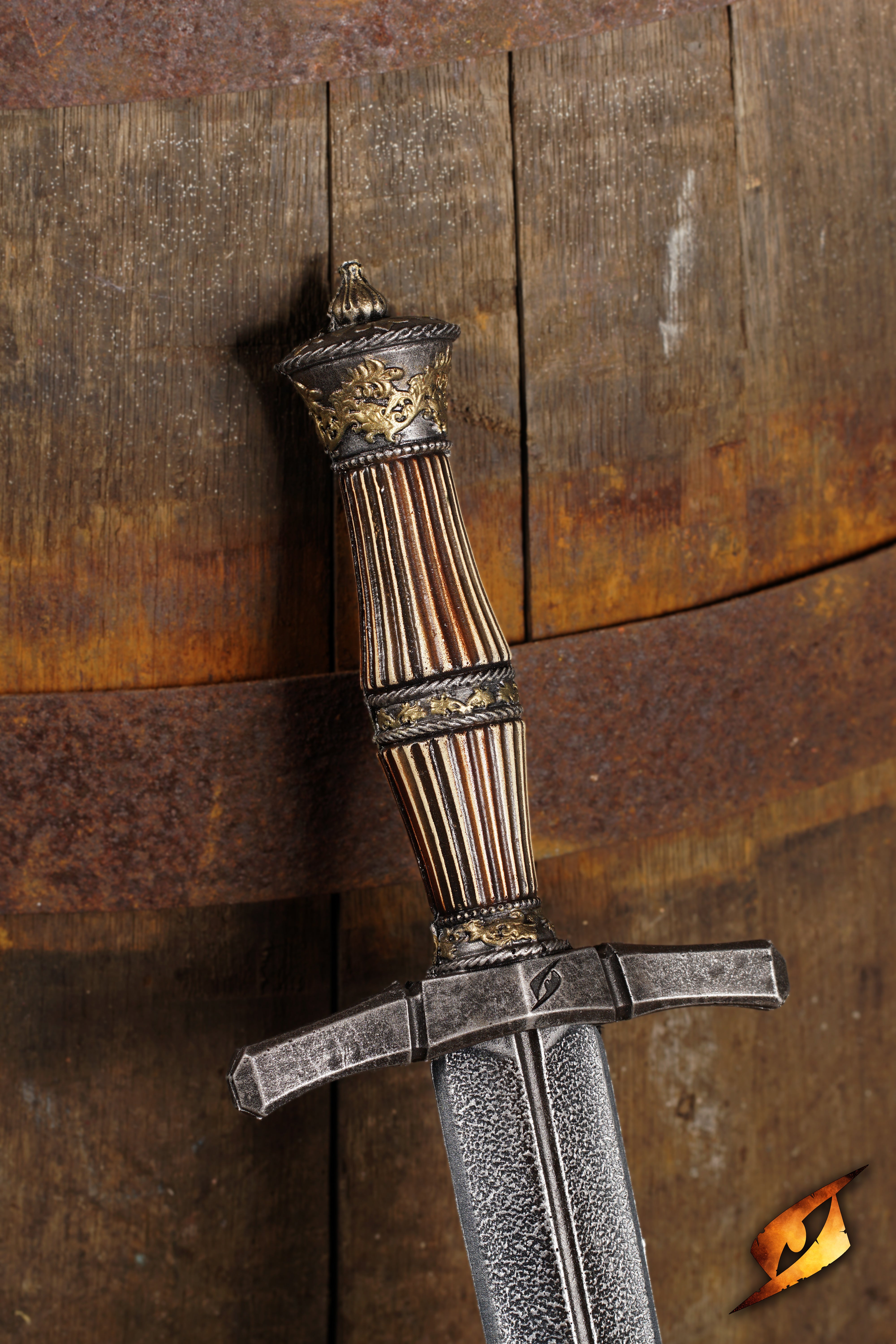 25830240 04 Blocking%20Dagger%20Steel Light%20Wood