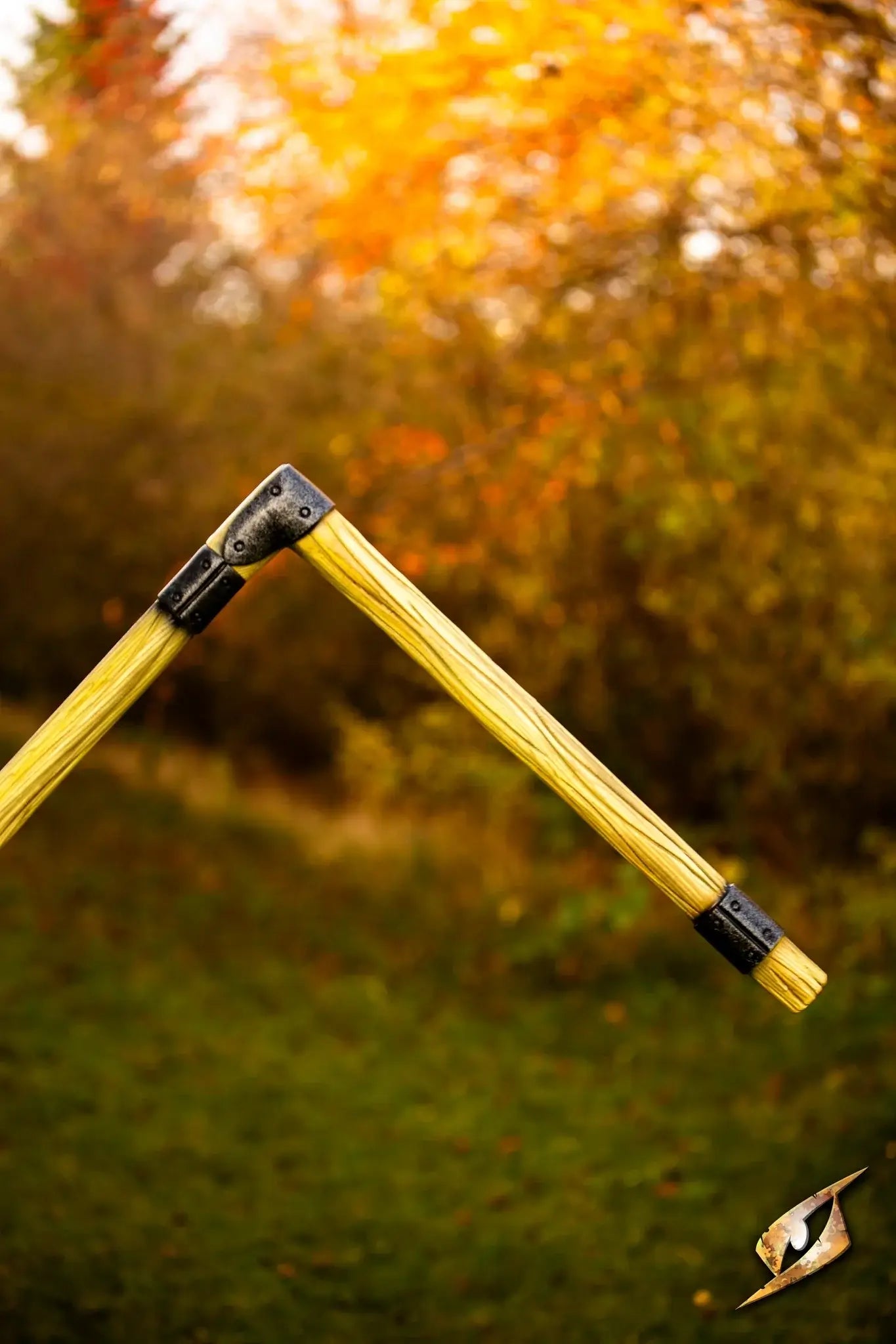 Battle Standard - L-Top modular frame close-up against a colorful autumn background.