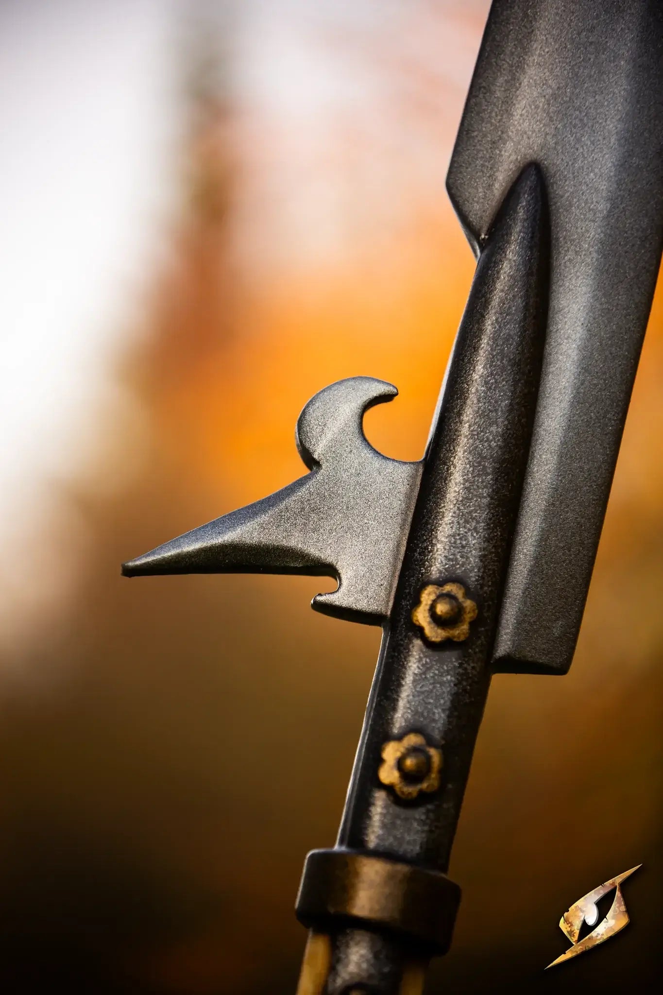 Close-up of the ornate design on the Battle Standard - Fauchard Top showcasing its tactical flair.