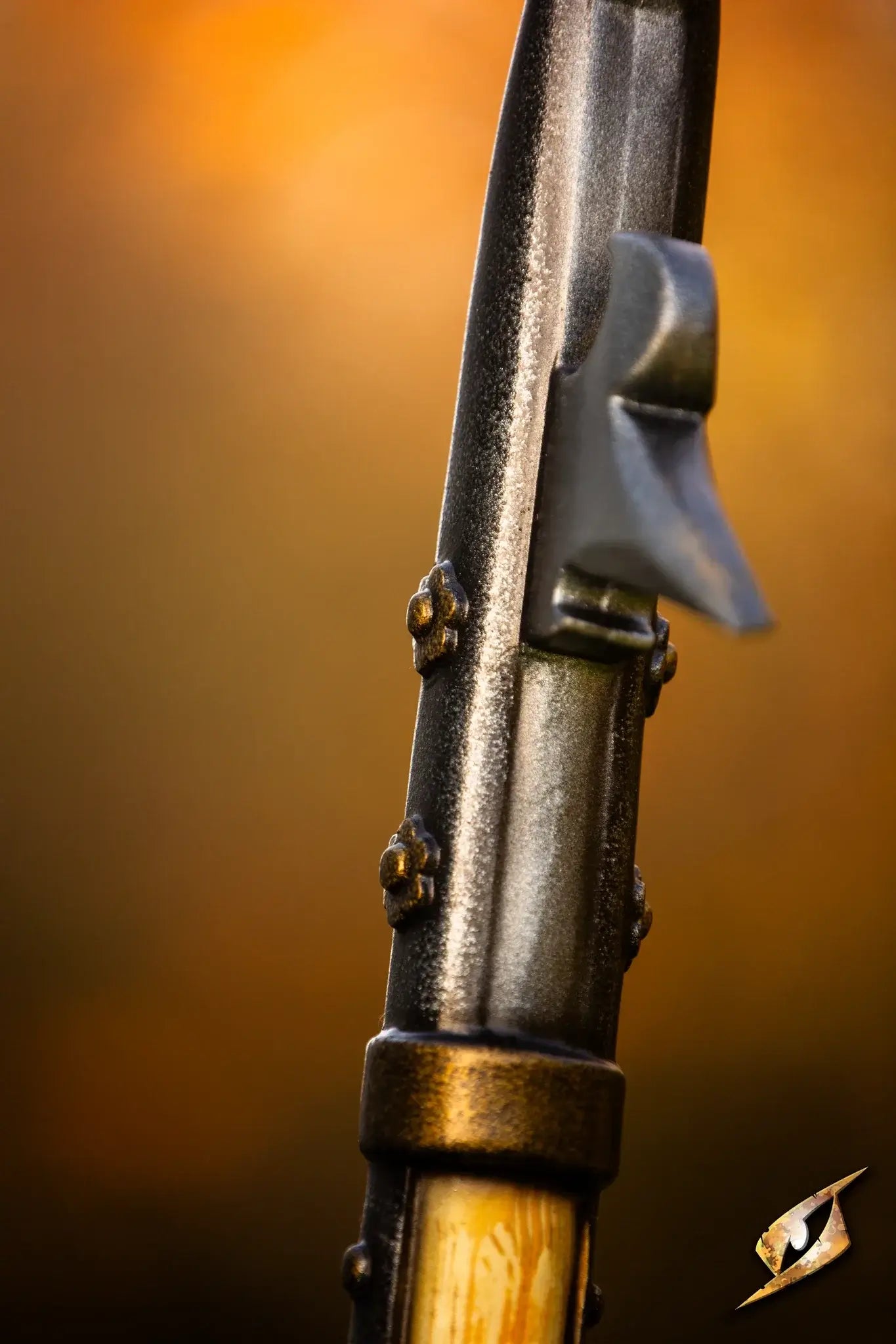 Battle Standard - Fauchard Top featuring a tactical design and strong presence, ideal for creating an imposing standard.