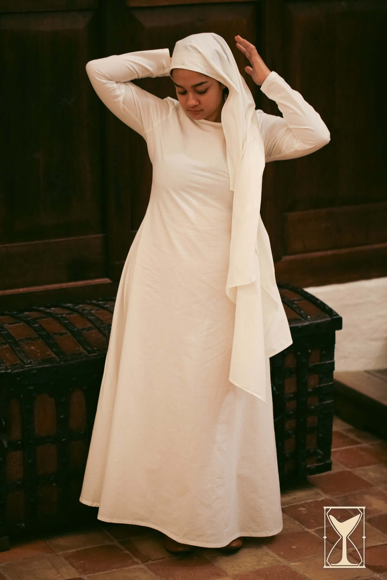 Chemise worn by a model from the Yoremade collection, showcasing a medieval style and design.