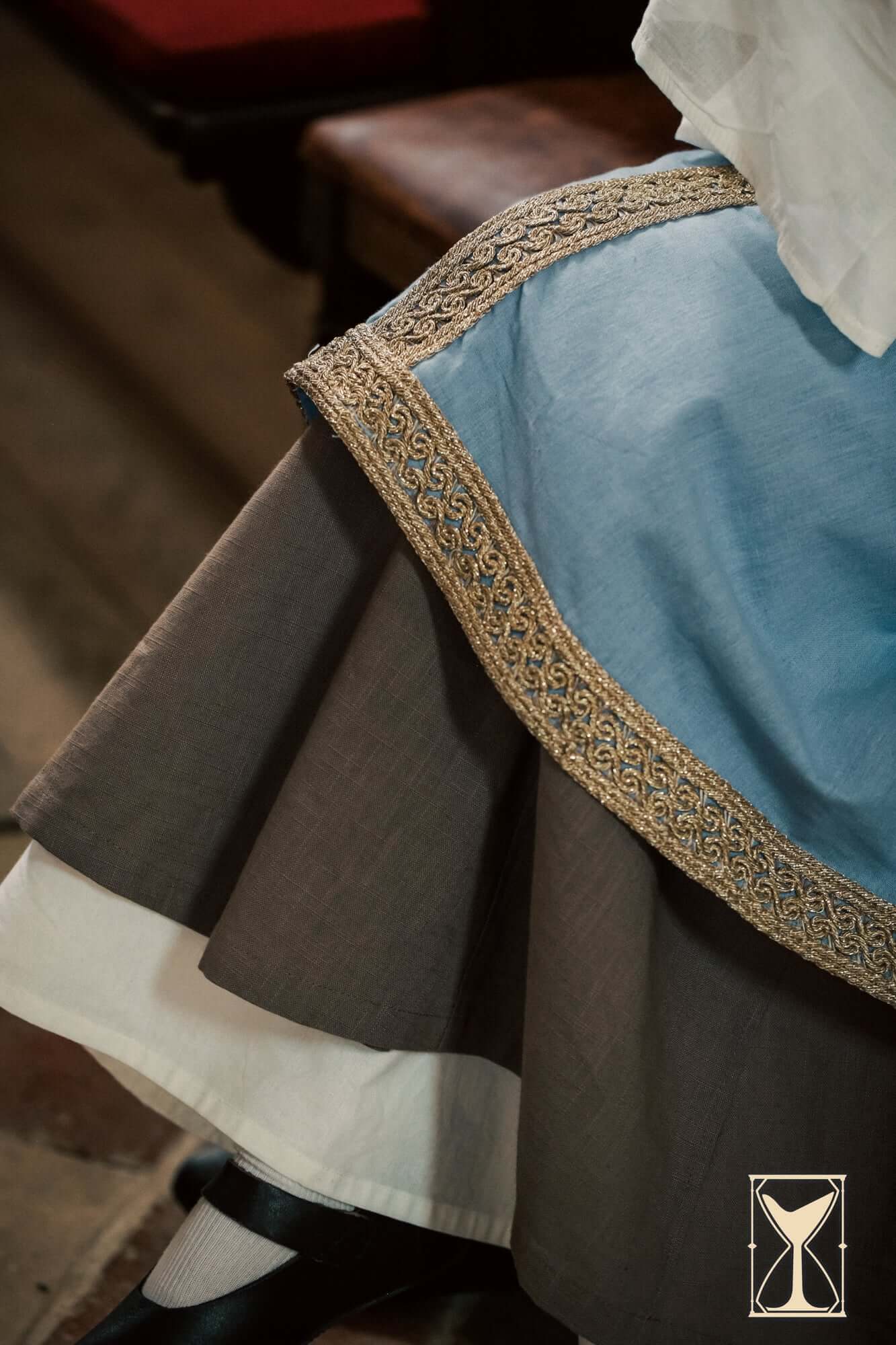 Overtunic Matilde featuring intricately woven patterned trim and wide sleeves, perfect for historical layering.