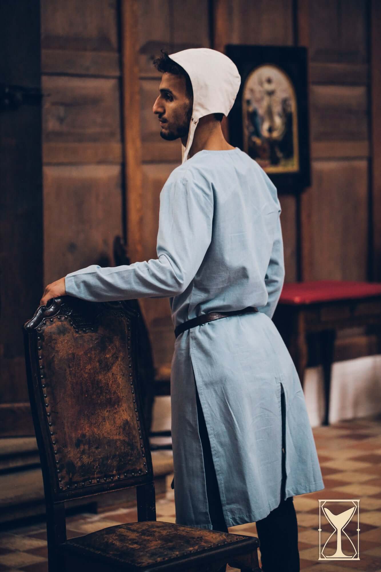 Medieval Riding Tunic worn by a man in a historical setting, showcasing deep splits for movement.