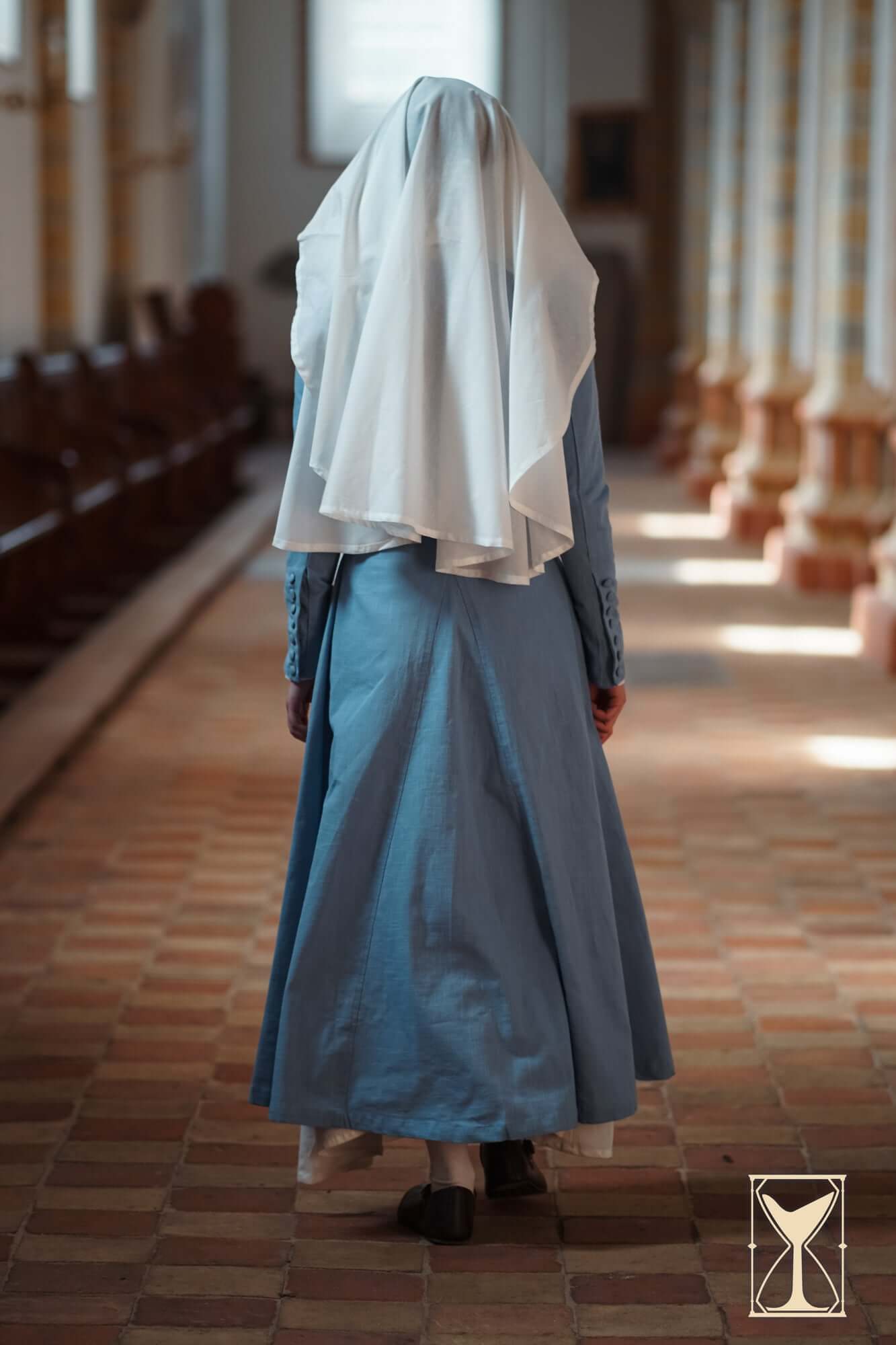 Cotehardie Marian dress worn by a model, showcasing its high medieval design and tailored silhouette.