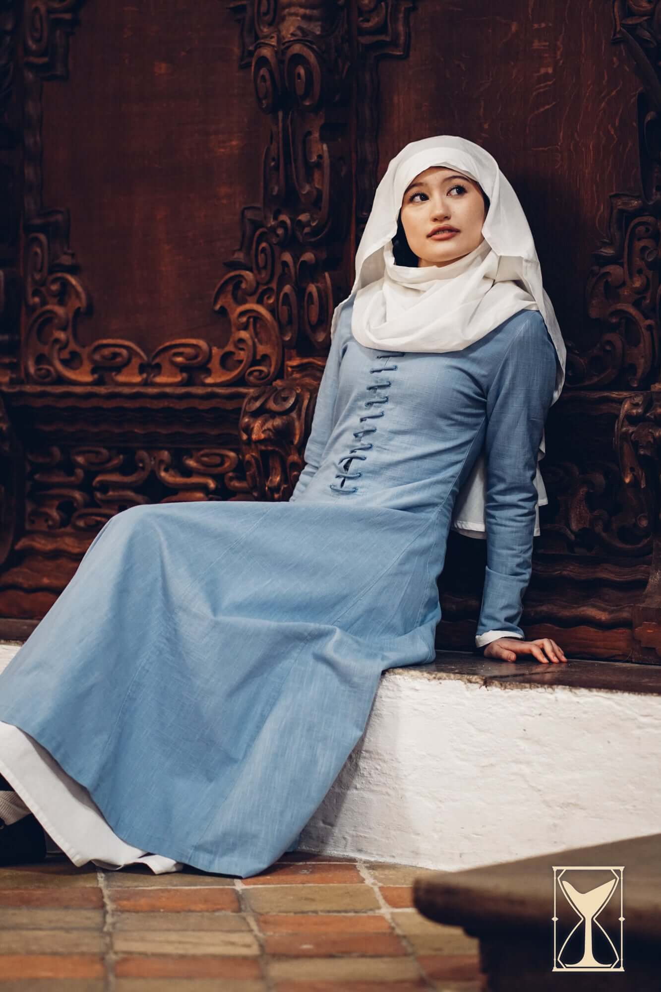 Cotehardie Marian dress displayed on a model, featuring a central lacing system and a tailored medieval silhouette.