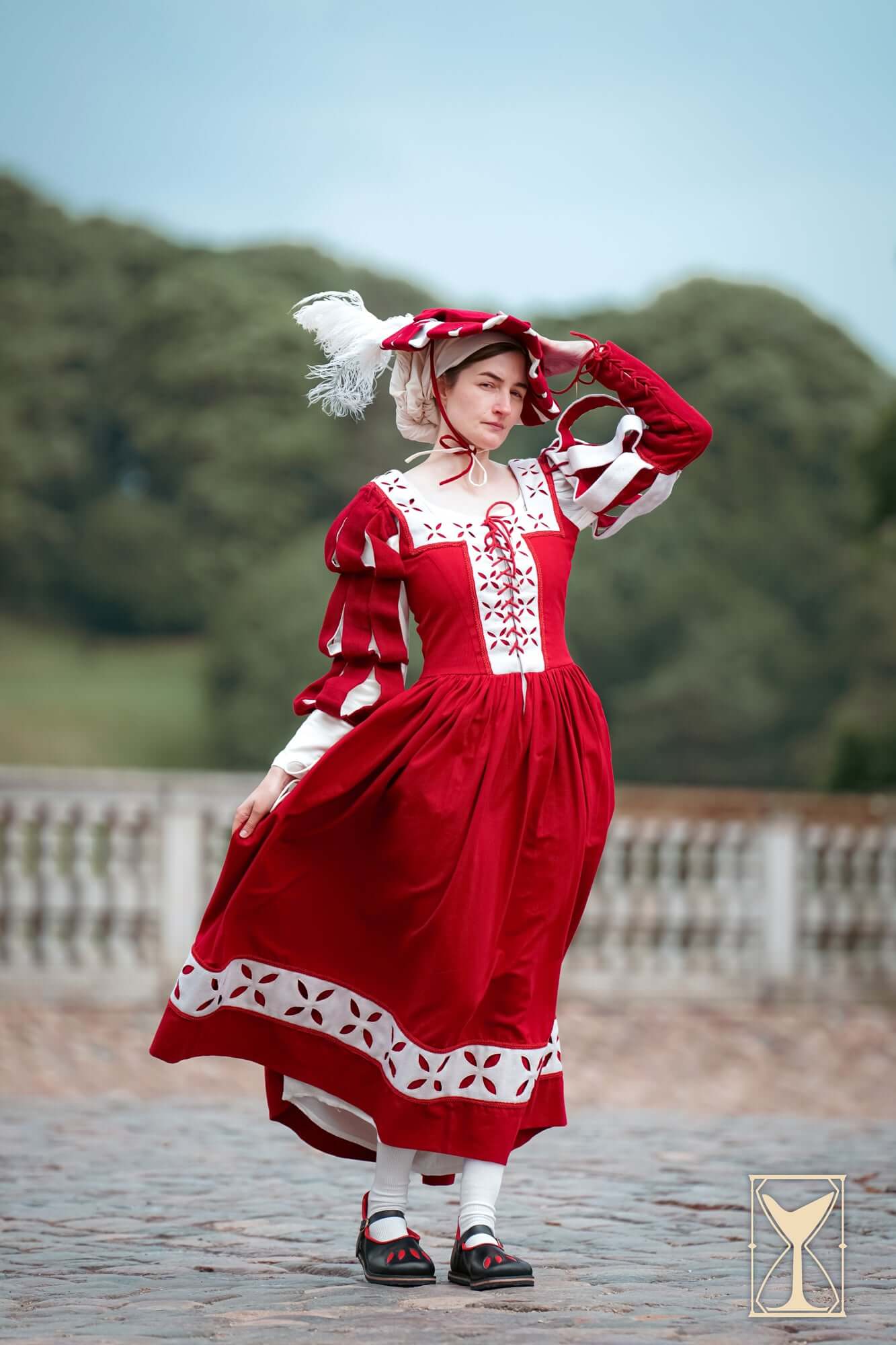 Kampfrau dress in bold red fabric, featuring historical design and pleated hem, perfect for LARP events.