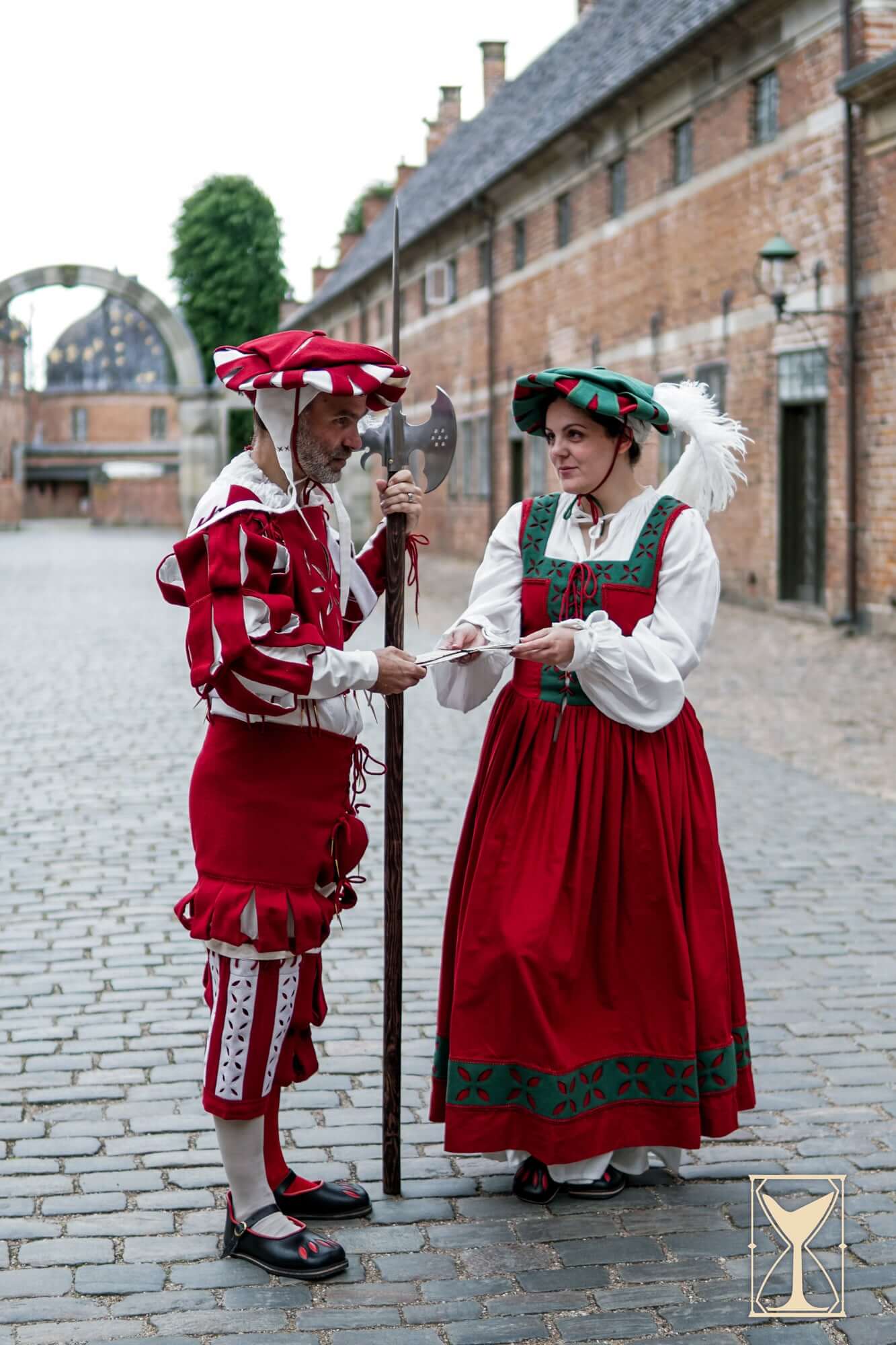 Kampfrau dress worn by a woman in red, showcasing bold colours and historical flair in a medieval setting.