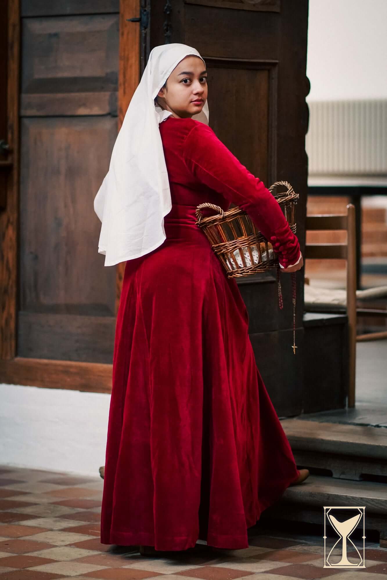 Model wearing the Cotehardie Colette, a rich velvet dress from the Yoremade collection, styled for the late middle ages.