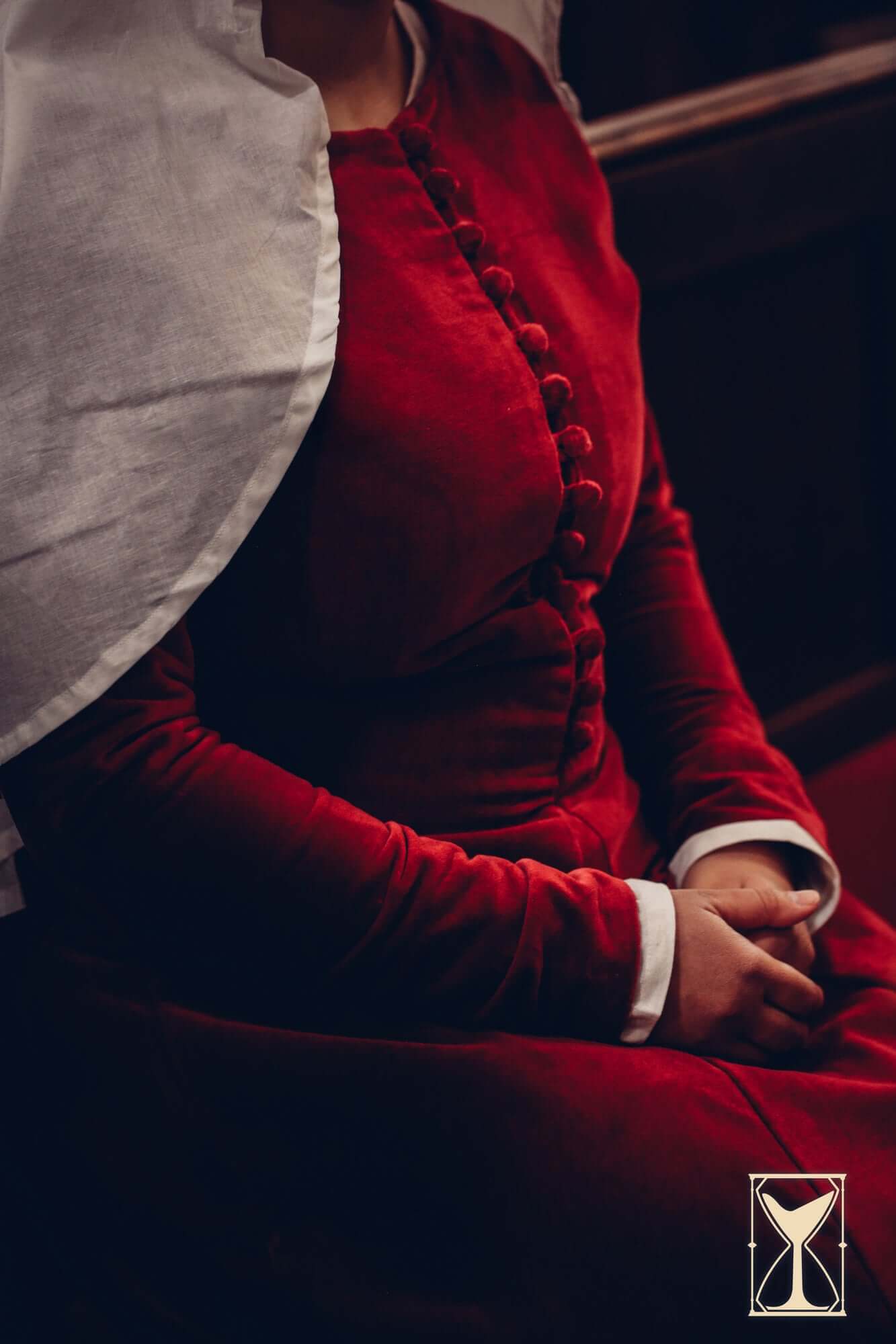 Cotehardie Colette featuring a velvet dress with buttons, perfect for late middle ages attire.