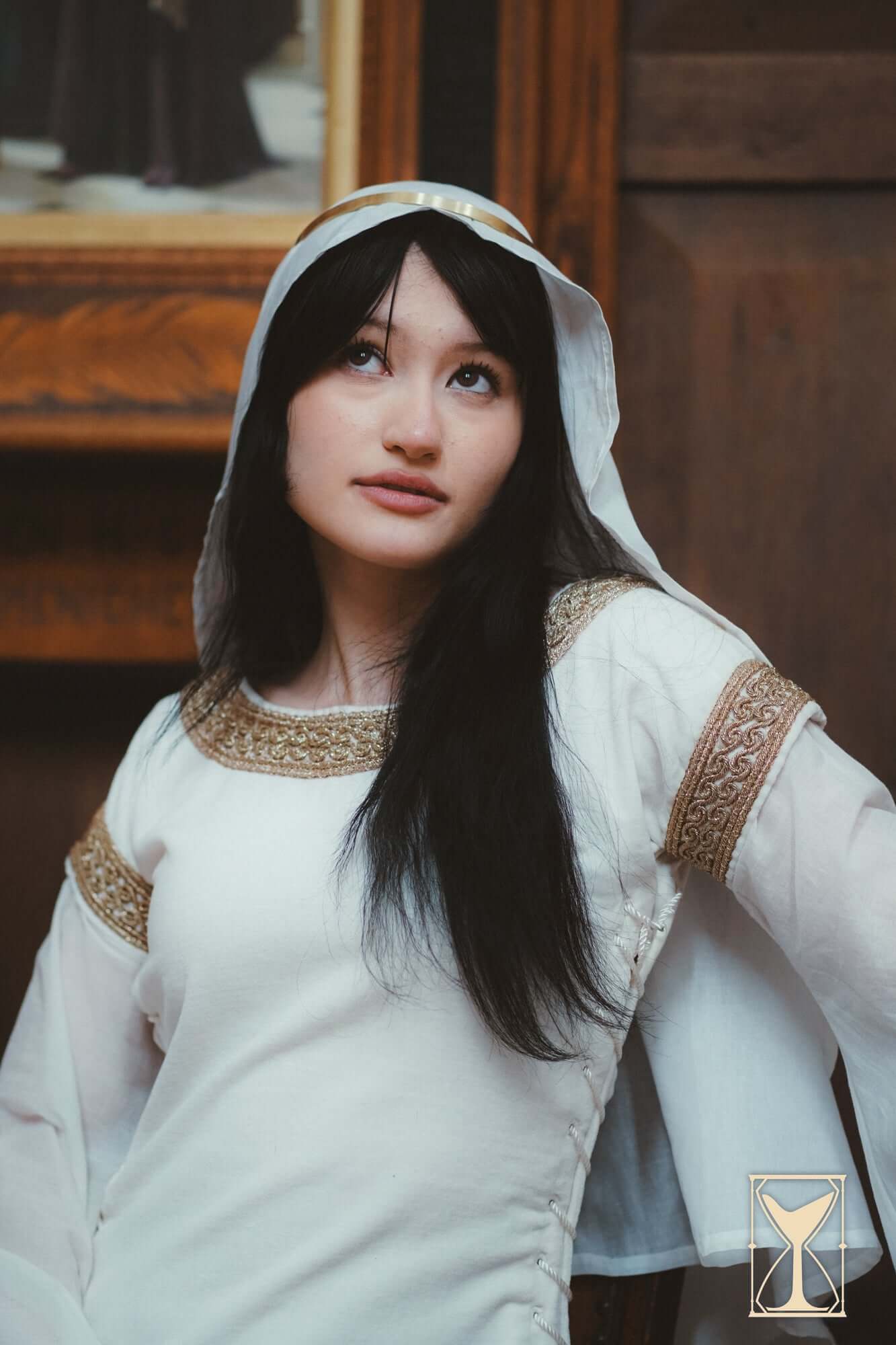 Model wearing a Bliaut Noble dress, showcasing its elegant design and flowing sleeves.