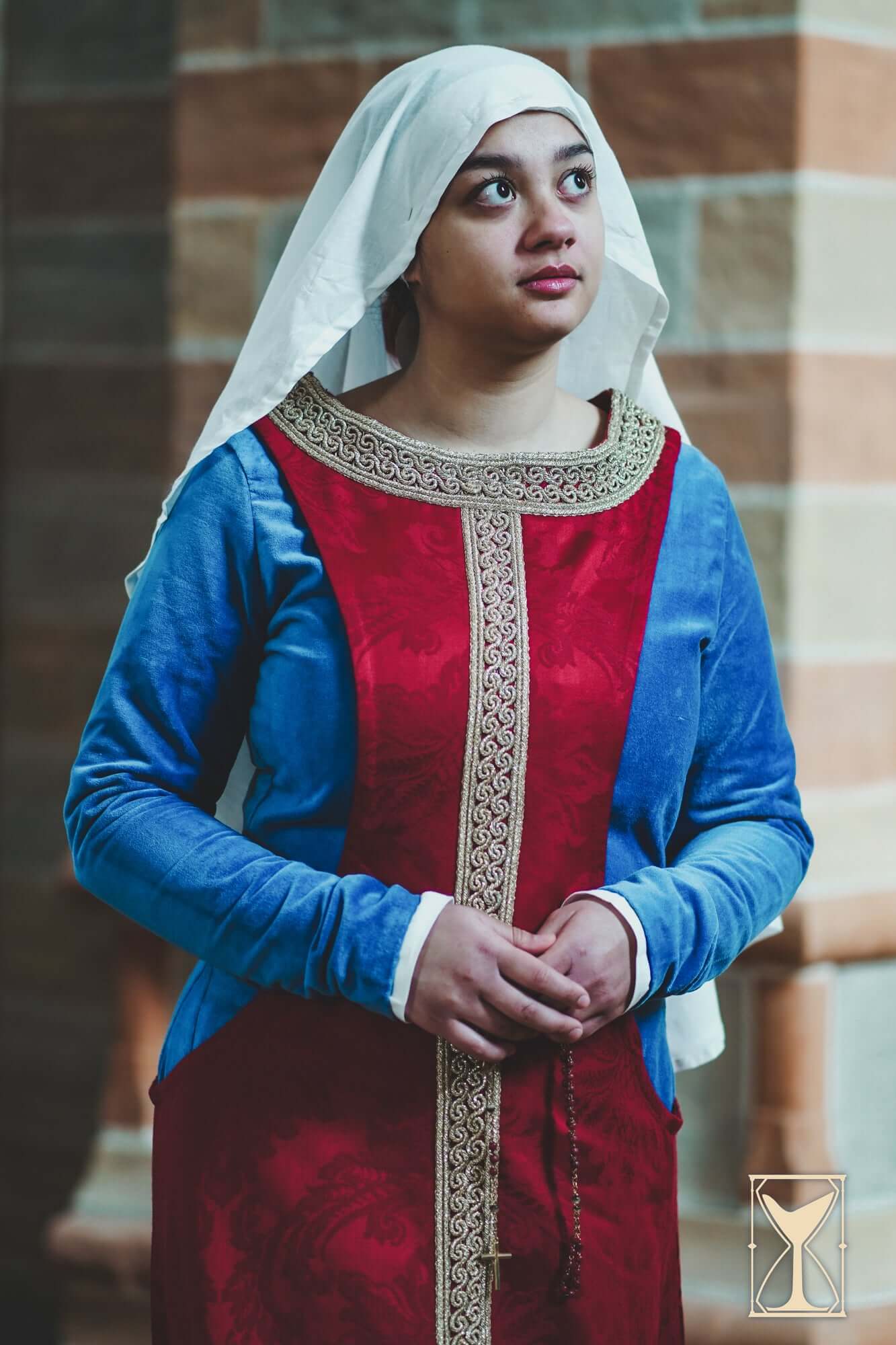 Pellote - Medieval Dress worn by a model, showcasing the vibrant colors and style of the 14th-century surcoat.