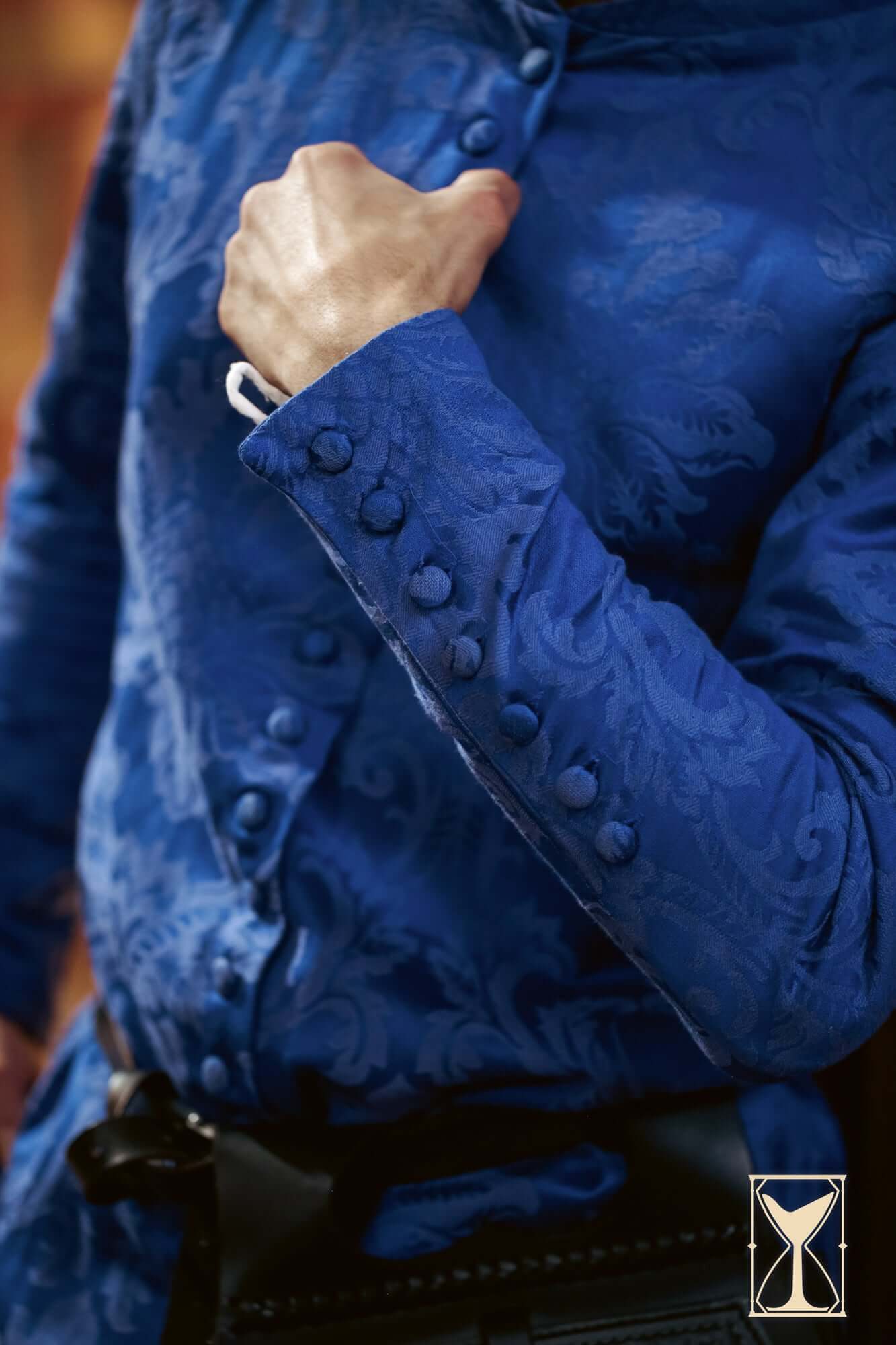 Cotehardie Rodrigo, button-up jacket with brocade fabric and jacquard pattern, stylish and fitted design.