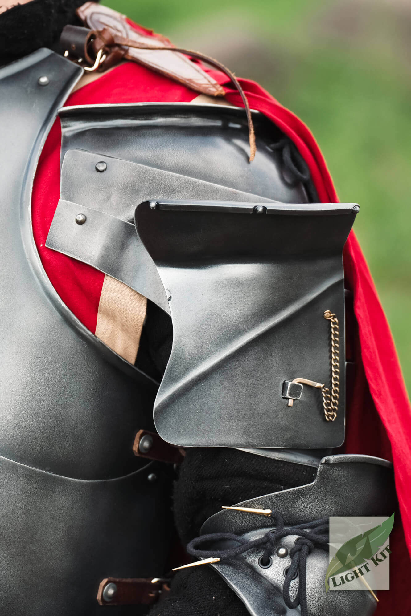 Milanese Pauldrons - Light Kit showcasing shoulder armor with a polished, flexible design.