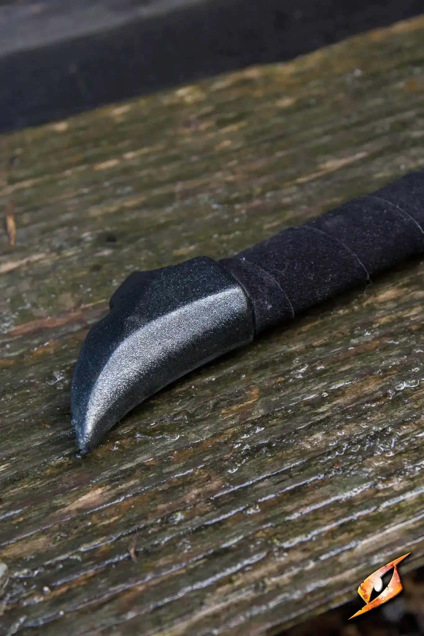 Assassin - 85 cm sword blade detail on rustic wood background, showcasing sleek design and craftsmanship.