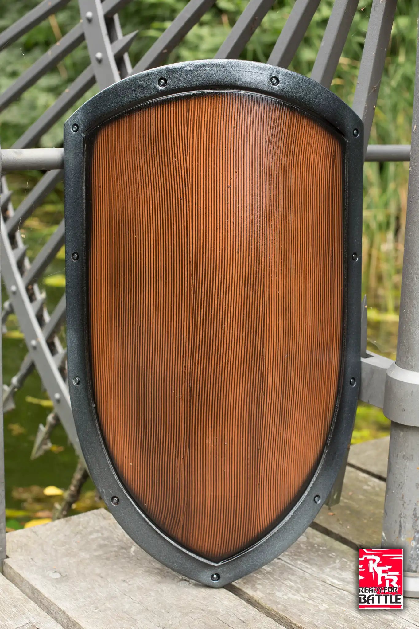 423005
