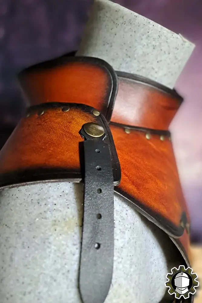 Breastplate Cicero (Fighter) crafted from premium leather with durable lacing and elegant design features.