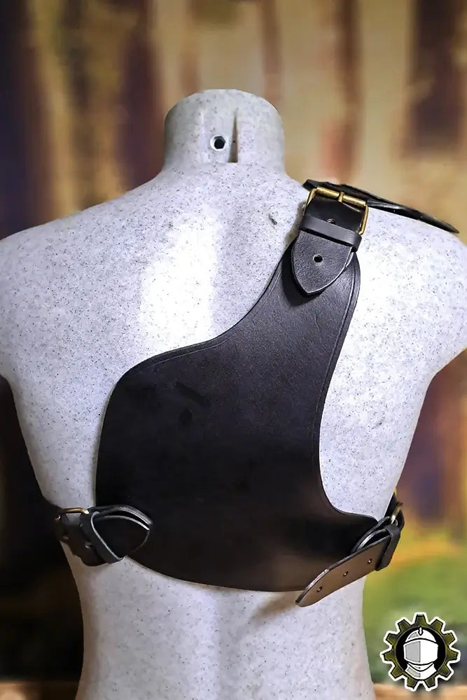Harness Decimus (Fighter) showcasing the asymmetric design and adjustable straps on a mannequin.