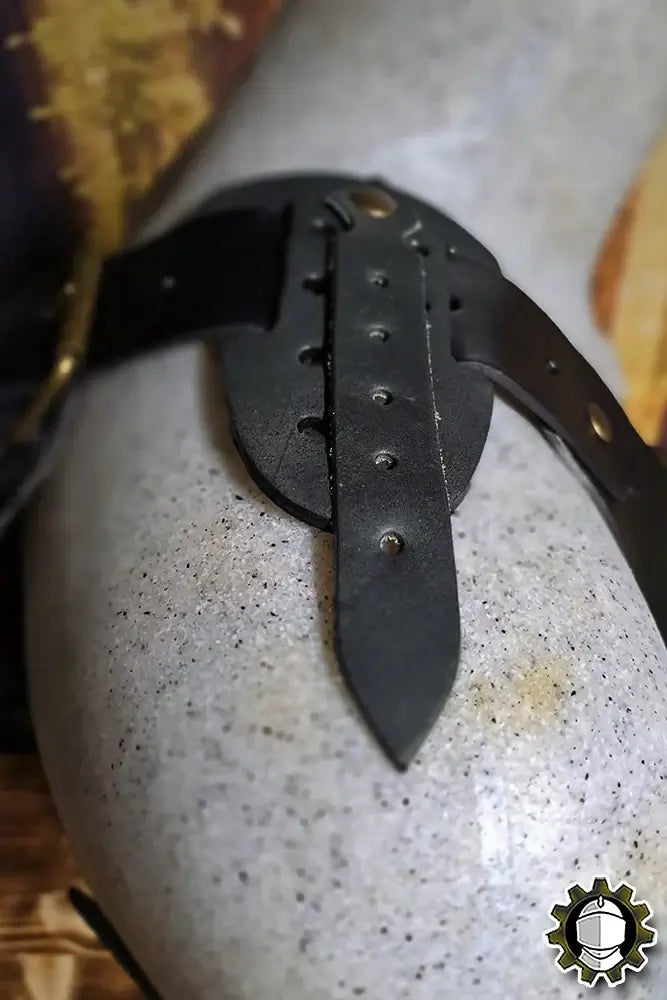 Close-up of the Harness Decimus (Fighter) detailing with adjustable straps on a mannequin.