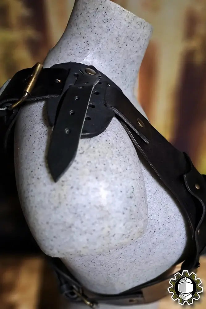 Harness Naevia Right (Fighter) showcased on a mannequin, highlighting its bold one-shoulder design.