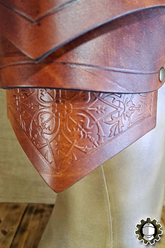 Close-up of Pauldrons Cicero (Fighter) showing intricate leather detailing and craftsmanship.
