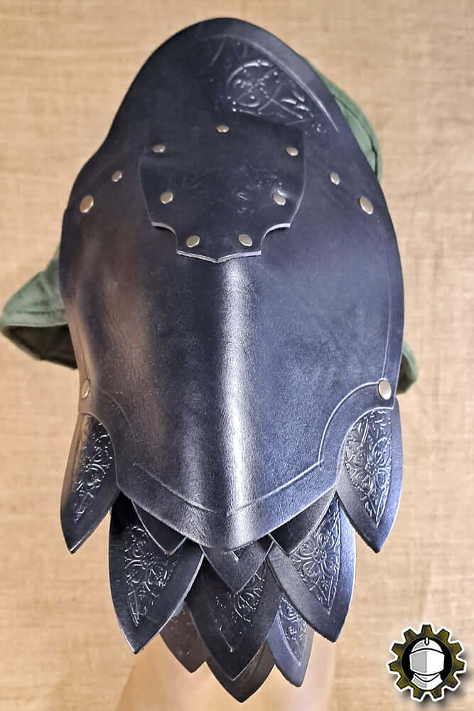 Pauldrons Namor (Fighter) featuring intricate designs and layered plates for protective gear.