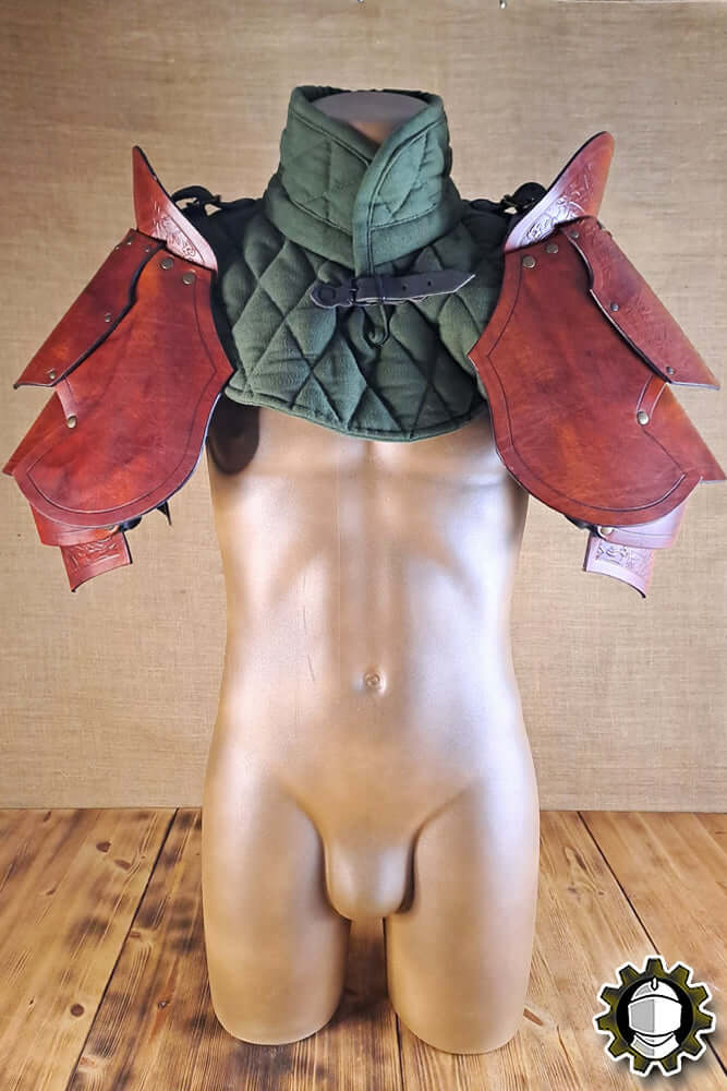 Pauldrons Brian (Fighter) displayed on a mannequin showcasing a blend of leather and padded design.