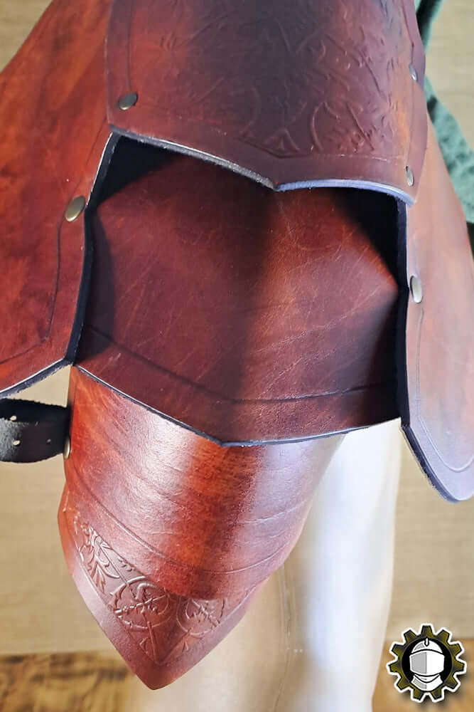 Pauldrons Brian (Fighter) - detailed leather armor showcasing intricate design and craftsmanship.