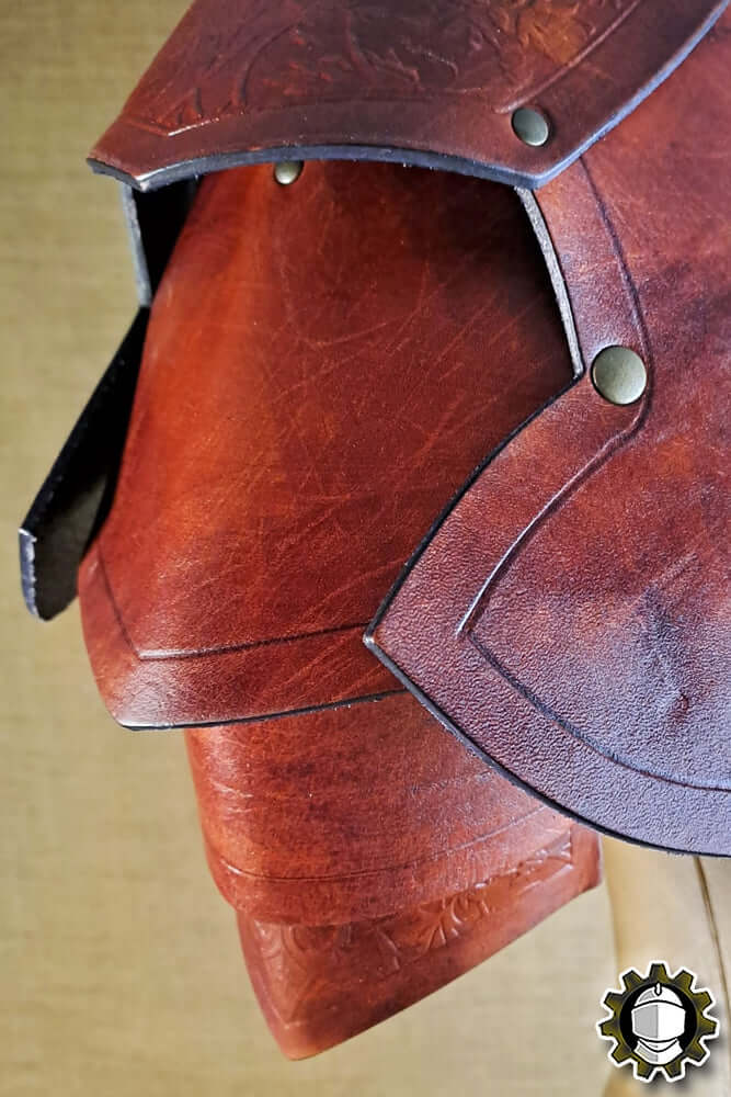 Pauldrons Brian (Fighter) crafted with rich leather design for enhanced protection and style.