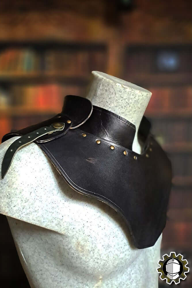 Gorget Cicero (Fighter) displayed on a mannequin, showcasing its leather design and protective features.