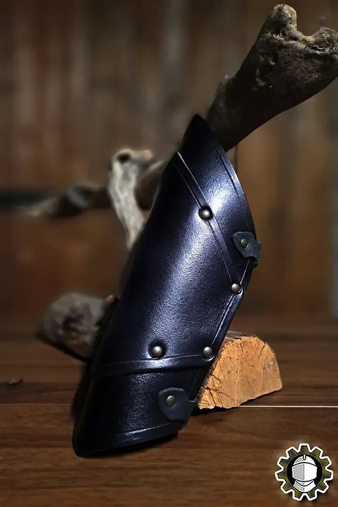 Arm Protection Senua (Fighter) sleek leather bracer showcasing elegant design and secure fastening.