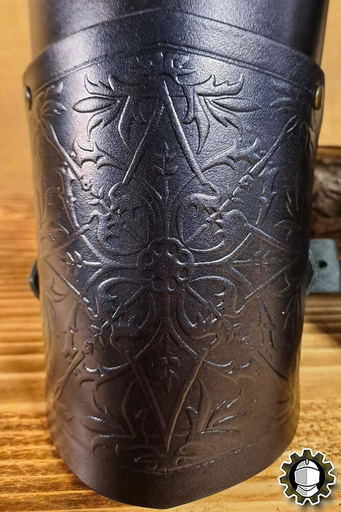 Arm Protection Brian (Fighter) leather arm guard with Celtic-Viking design showcasing strength and durability.