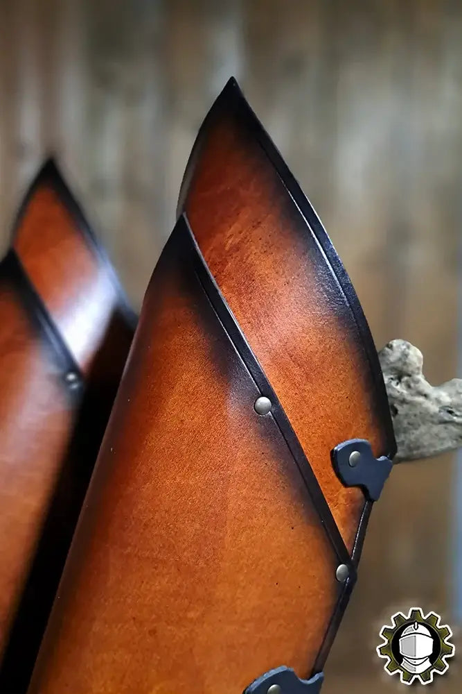 Leg Protection Senua (Fighter) crafted with elegant design and practical defense, featuring fine leather finishes.
