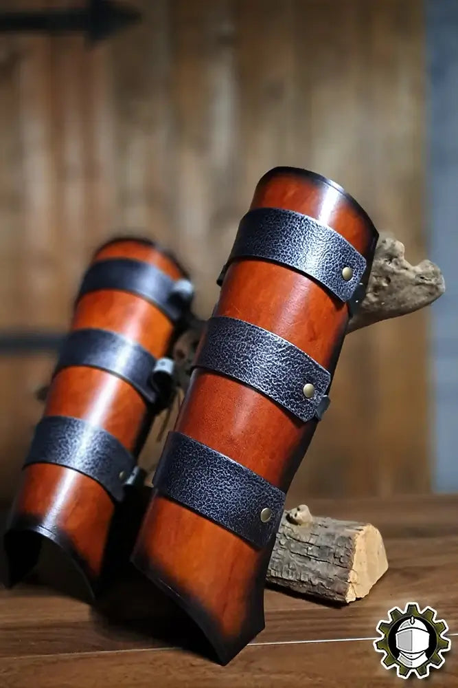 Leg Protection Ragnall (Fighter) in sturdy leather with bold ridges for striking visual and reliable defence.
