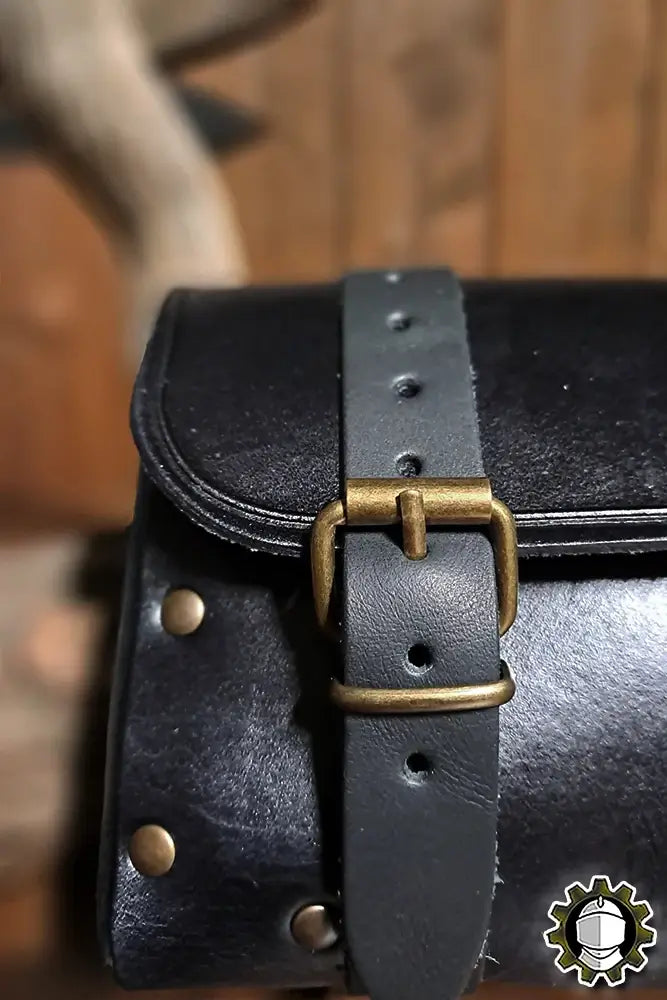 Close-up of the Beltbag Altair (Fighter), showcasing the buckle and strap for secure closure.
