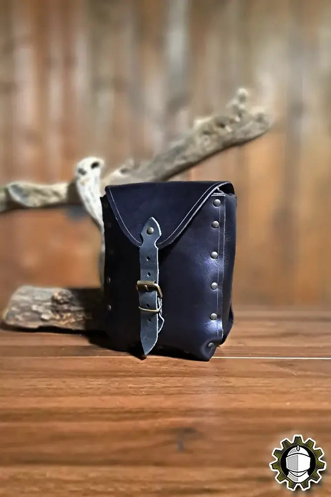 Beltbag Jerome (Fighter) leather pouch with a sturdy strap-and-buckle closure for style and functionality.