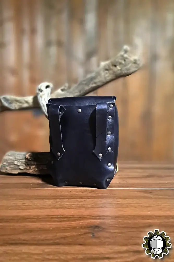 Beltbag Jerome (Fighter) leather pouch with robust strap and buckle, designed for warriors.