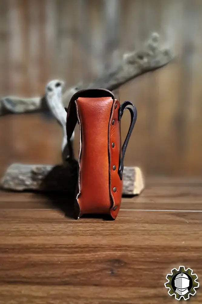 Beltbag Jerome (Fighter) side view showcasing its leather design and robust strap.