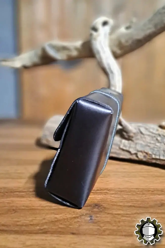 Beltbag Valeron (Fighter) showcasing a side view on wooden background, emphasizing sleek design and practicality.